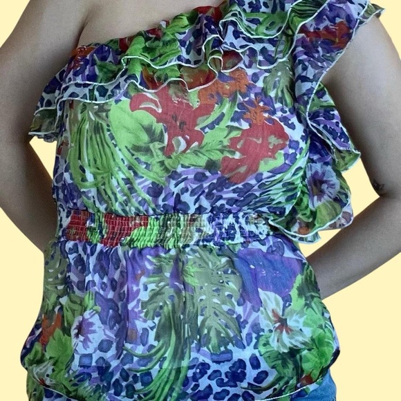 Floral Ruffle One-Shoulder Top - Picture 3 of 5